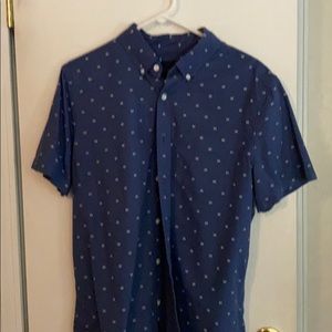 Men’s American Eagle short sleeve shirt.